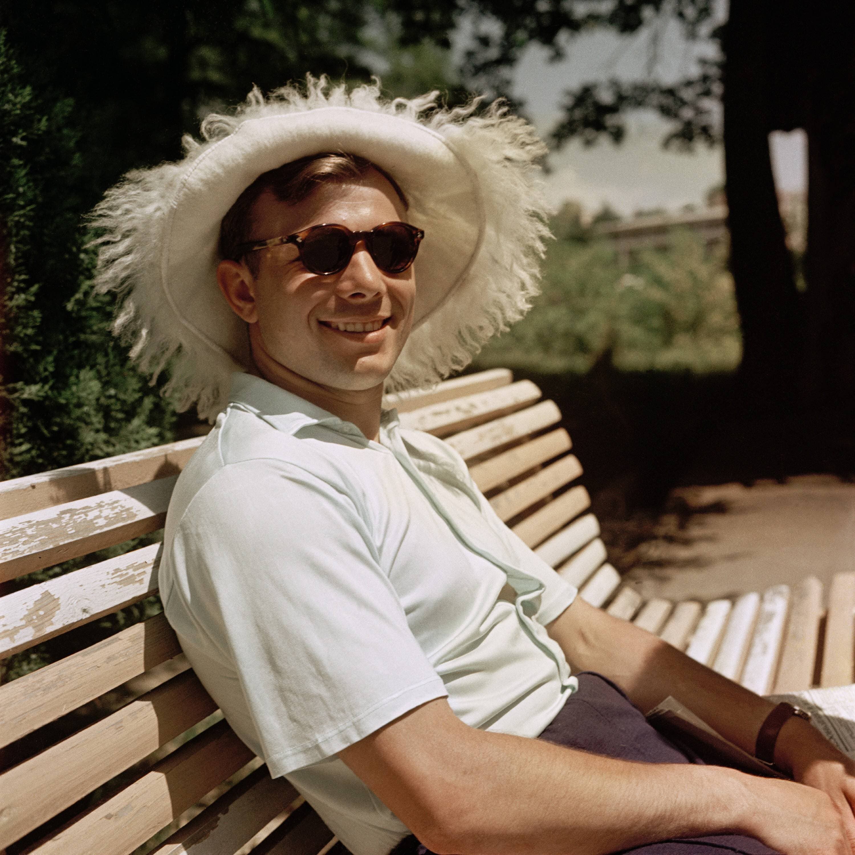 Yuri Gagarin relaxing 1960s.jpg