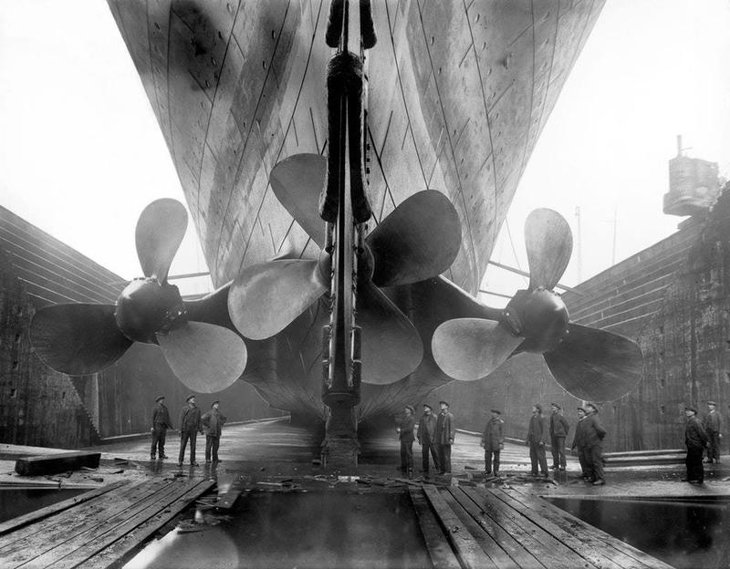 Titanic ship in dry dock 1912.jpg
