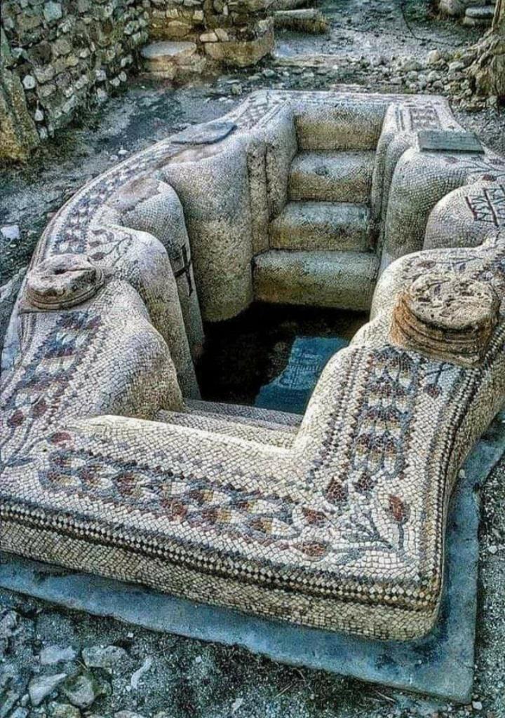 Roman Baptismal Font from the 5th-6th century AD in Sbeitla (Tunisia).jpg