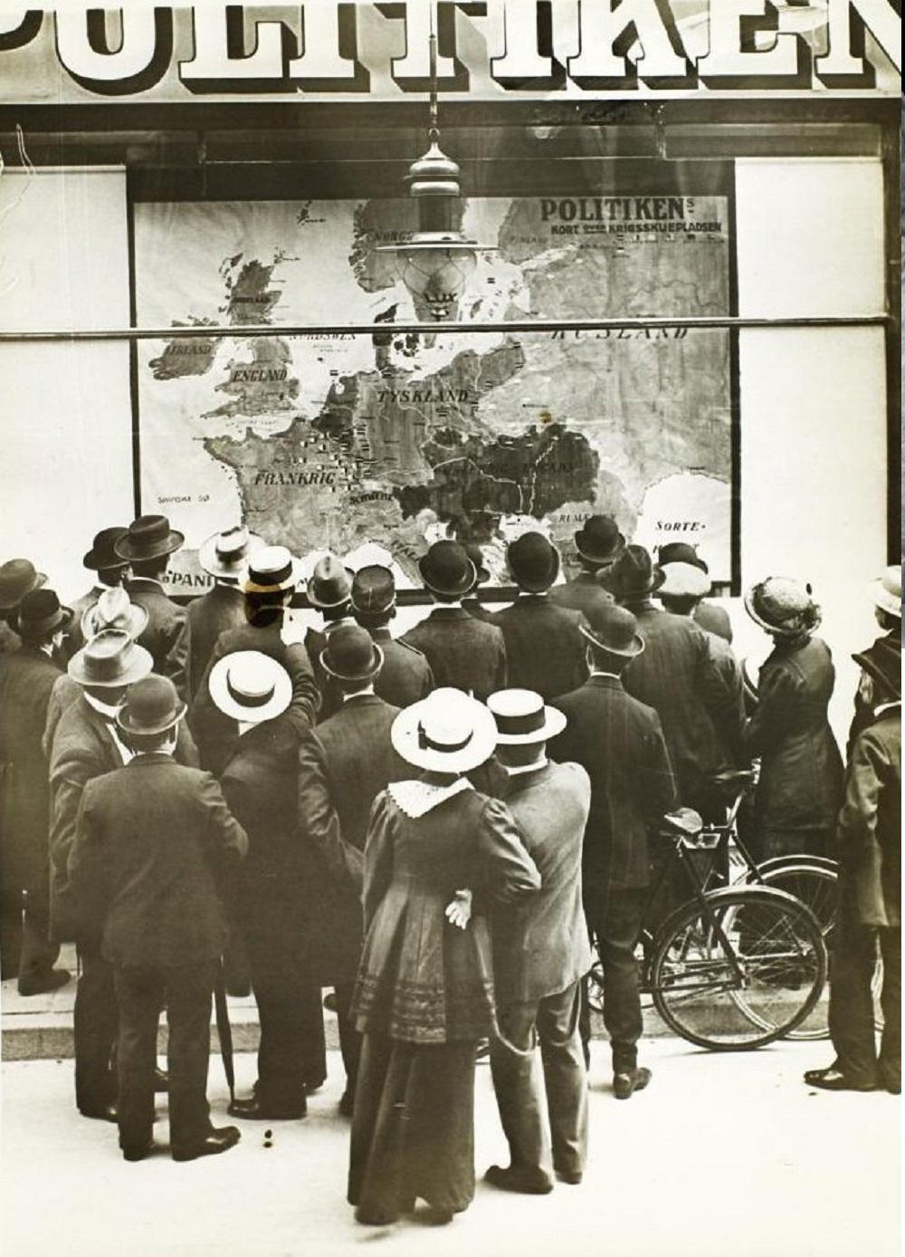 In Copenhagen, men and women follow the newest movements of Europe's armies on a large map put on City Hall Square, 1914.jpg