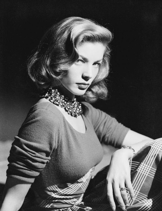 Lauren Bacall in 1945.jpg