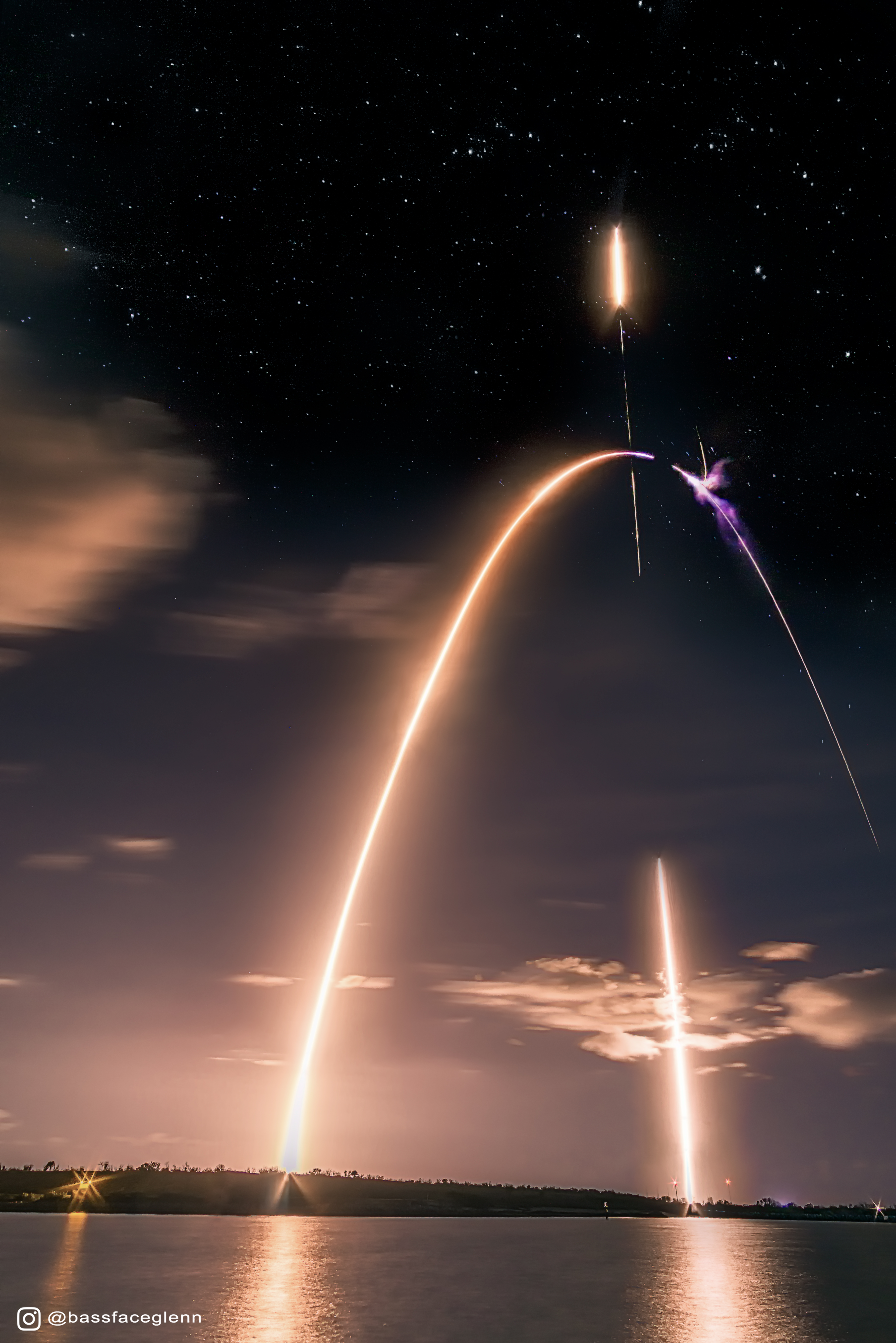Falcon 9 launch of Zuma and first stage landing as it went back to Cape Canaveral.jpg
