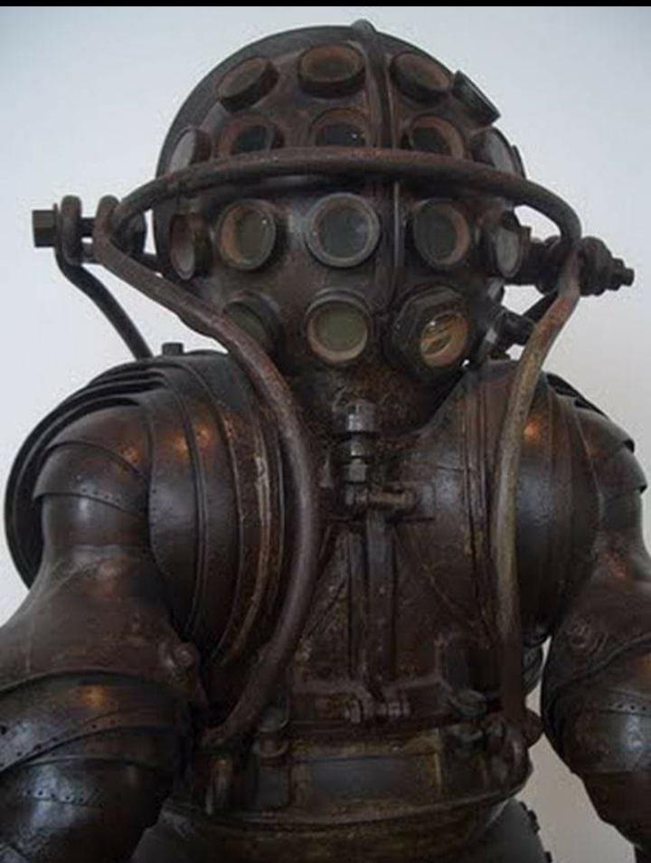Dive suit from 1878, housed at the Maritime Museum in Paris.jpg