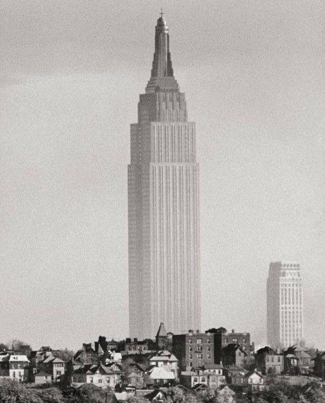 The Empire State Building seen from New Jersey shortly after its completion in the 1930s.jpg