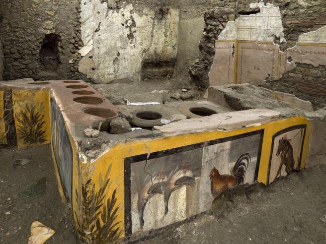 Street food place in Pompei.jpg