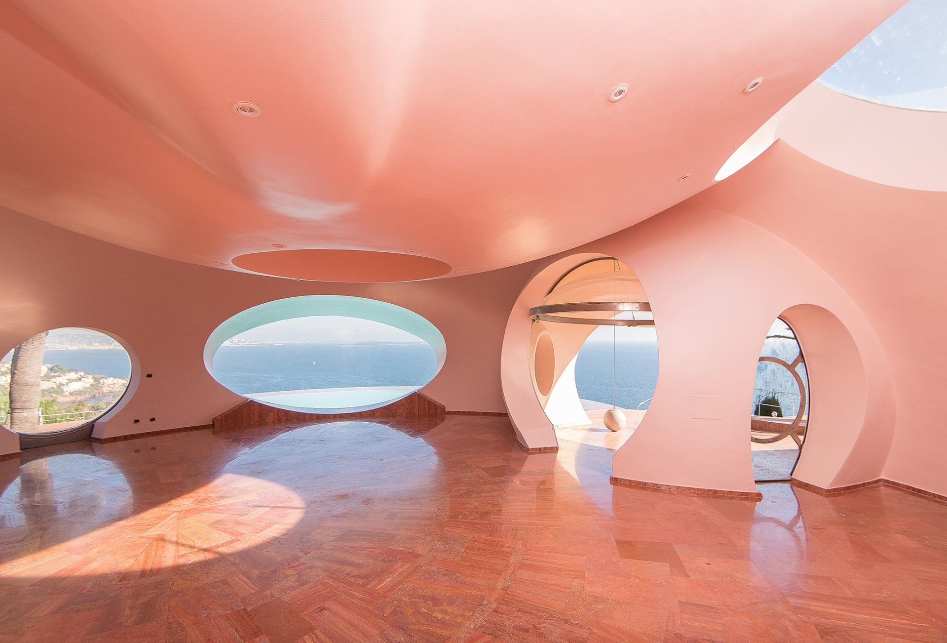 Pierre-Cardin-Palais-Bulles-.jpg