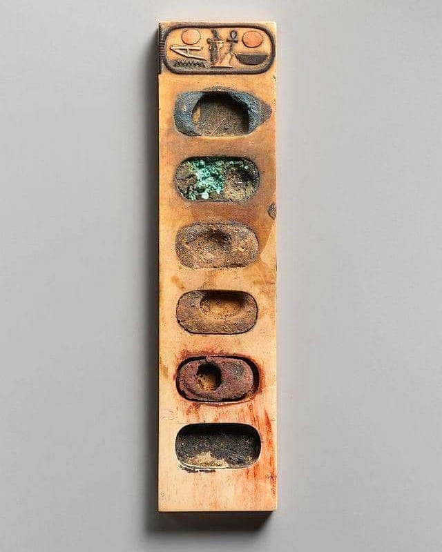 3400 yo painter's palette from ancient Egypt.jpg