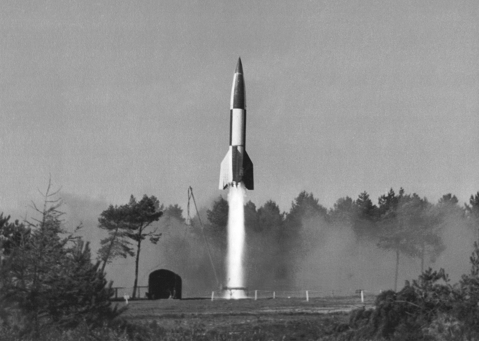 V2 Rocket targeted towards London launching.png