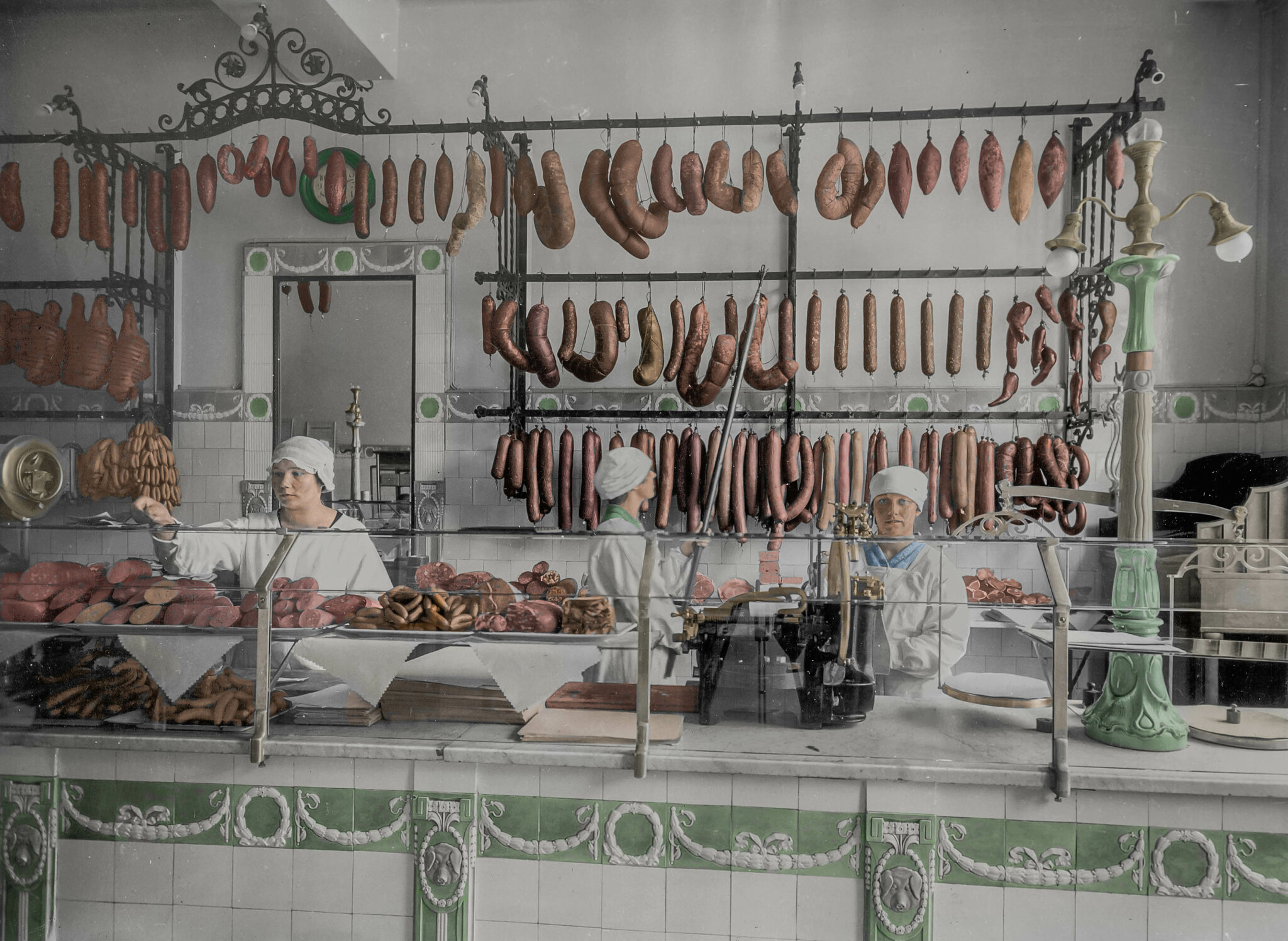 the Carl Knief sausage factory butcher´s shop in Helsinki in 1927.jpg