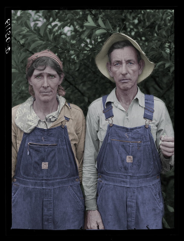 Couple from Arkansas picking cherries in Michigan, 1940.jpg