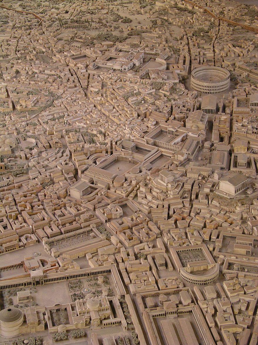 Archaeologist Spends Over 35 Years Building Enormous Scale Model of Ancient Rome.jpg
