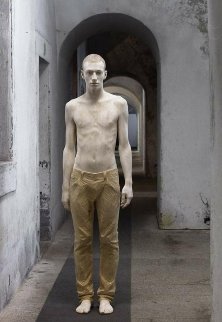 Amazing realistic hand carved wooden man by Bruno Walpoth.jpg