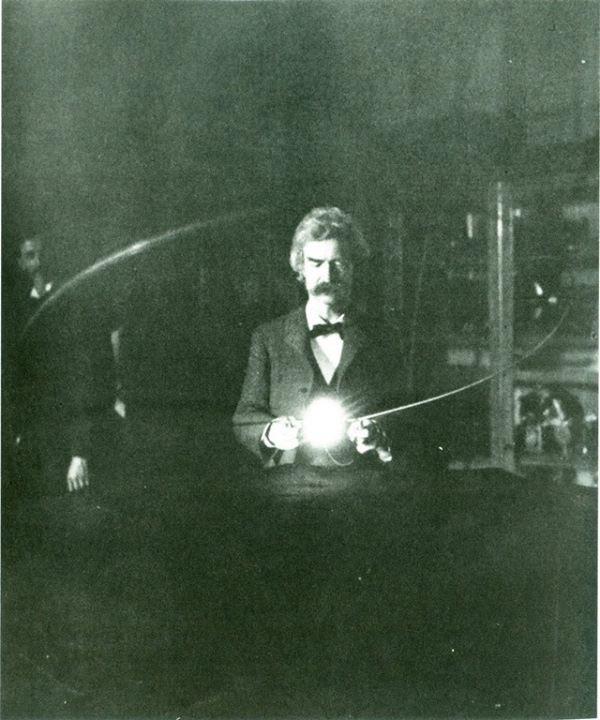 Mark Twain in Nikola Tesla's Lab 1895.jpg