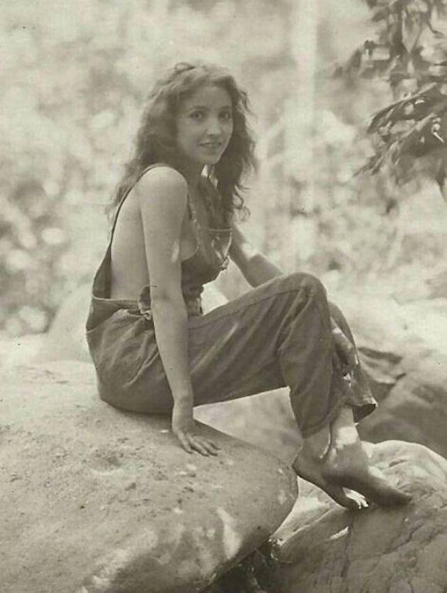 Bessie Love, 1920s silent film actress.jpg
