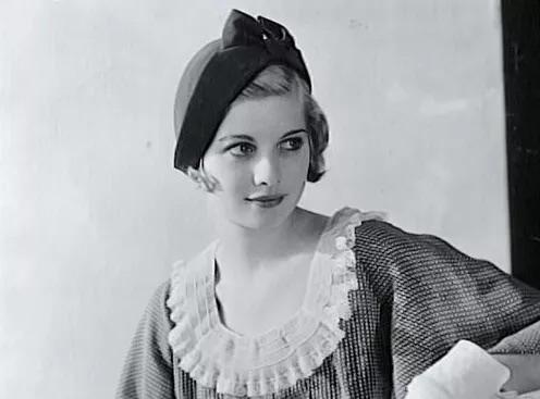 Lucille Ball as a hat model, circa 1930.jpg