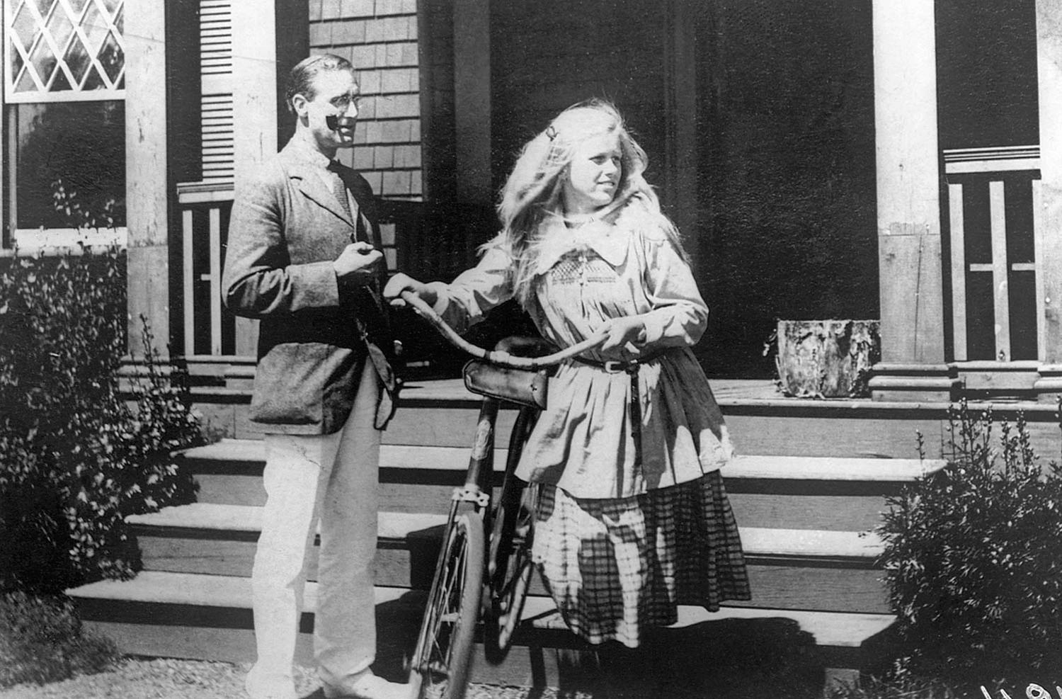 Franklin D. Roosevelt, then a vice-presidential candidate, at his summer home with his 14-year-old daughter Anna, in August 1920, on Campobello Island in New Brunswick, Canada.jpg