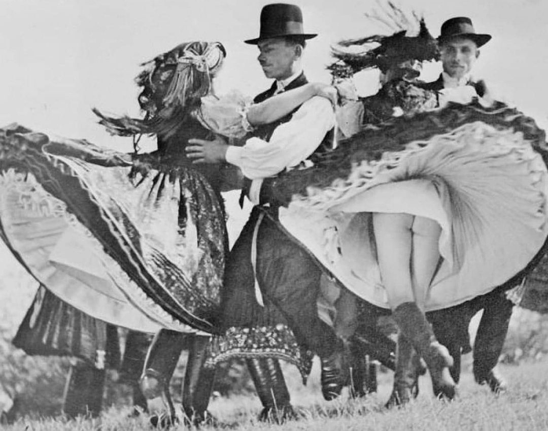 Hungarians dance their national dance Czardas, 1938.jpg