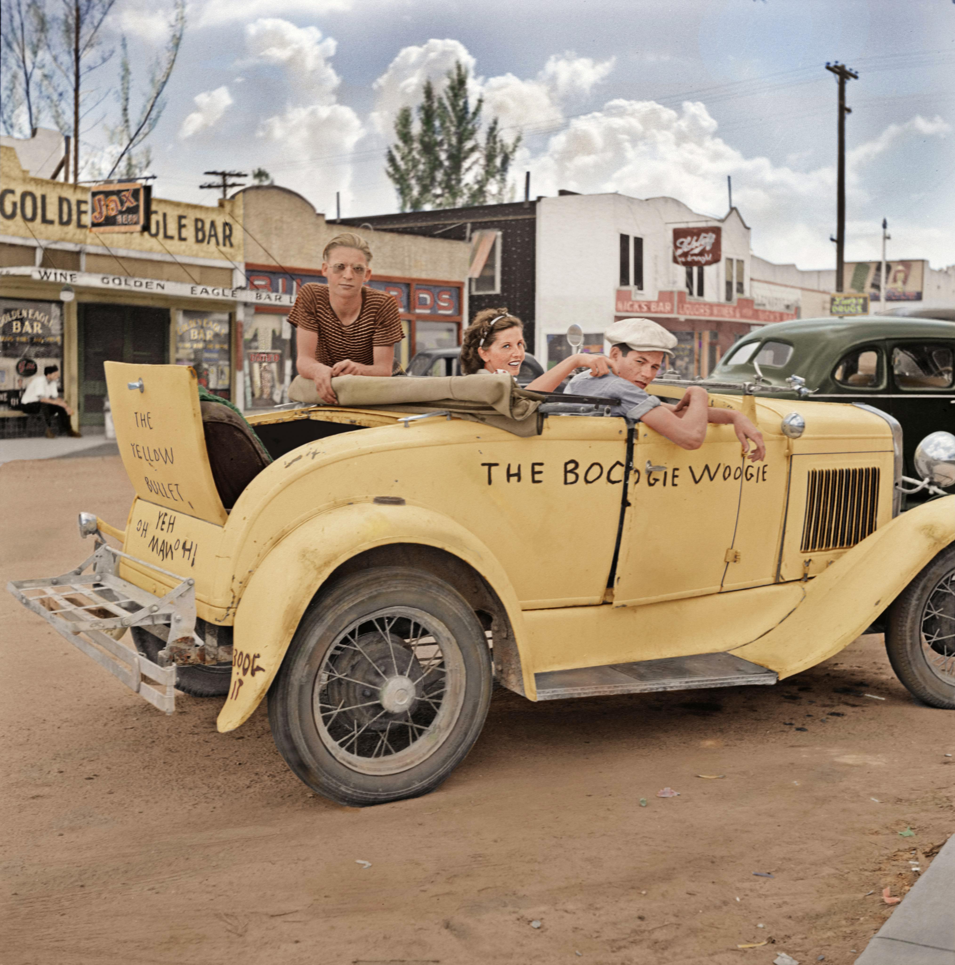 Young migratory farm workers (1940).jpg