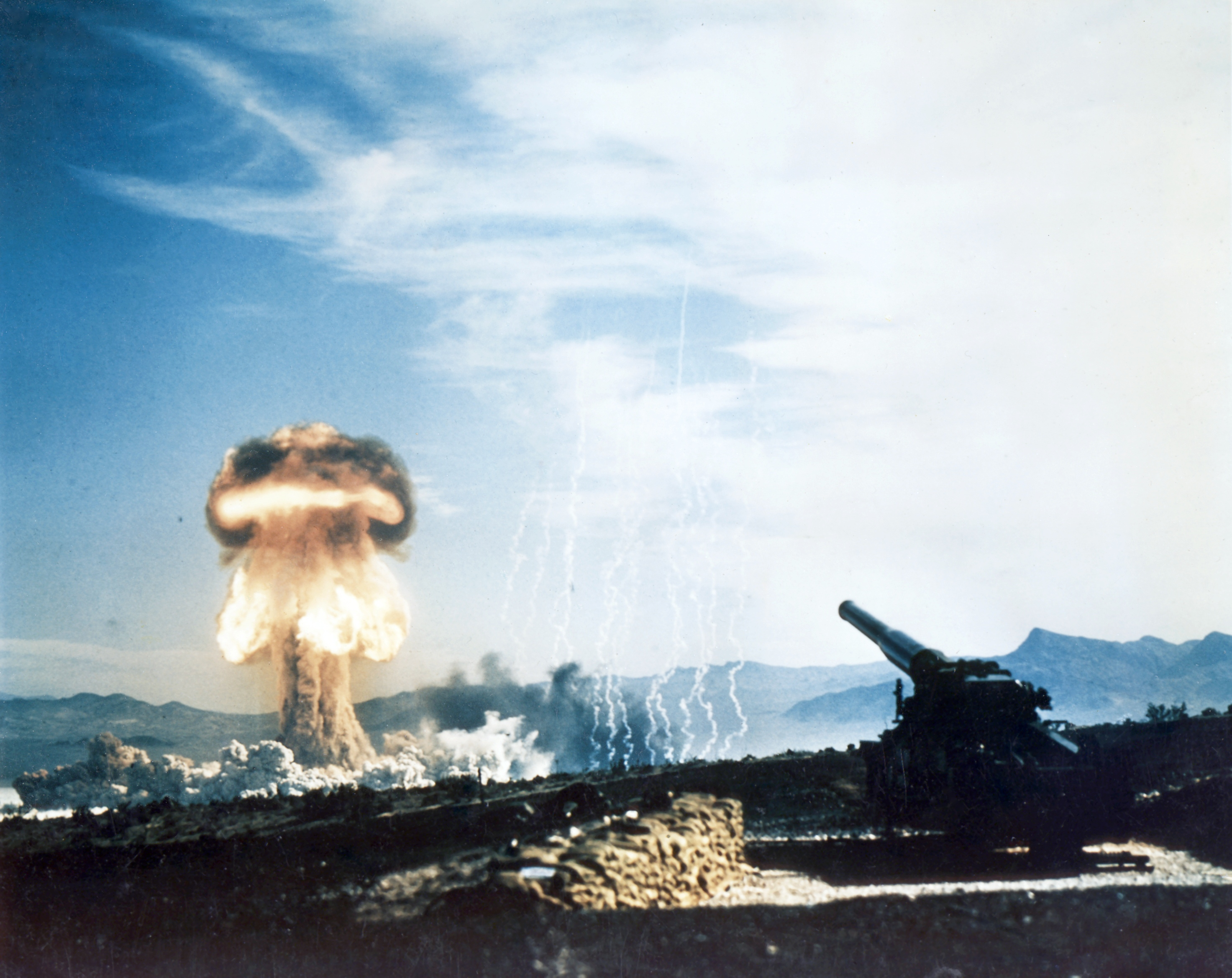 The Grable Gun, aka M65 Atomic Cannon, test firing on May 25th, 1953 at the Nevada Test Site.png
