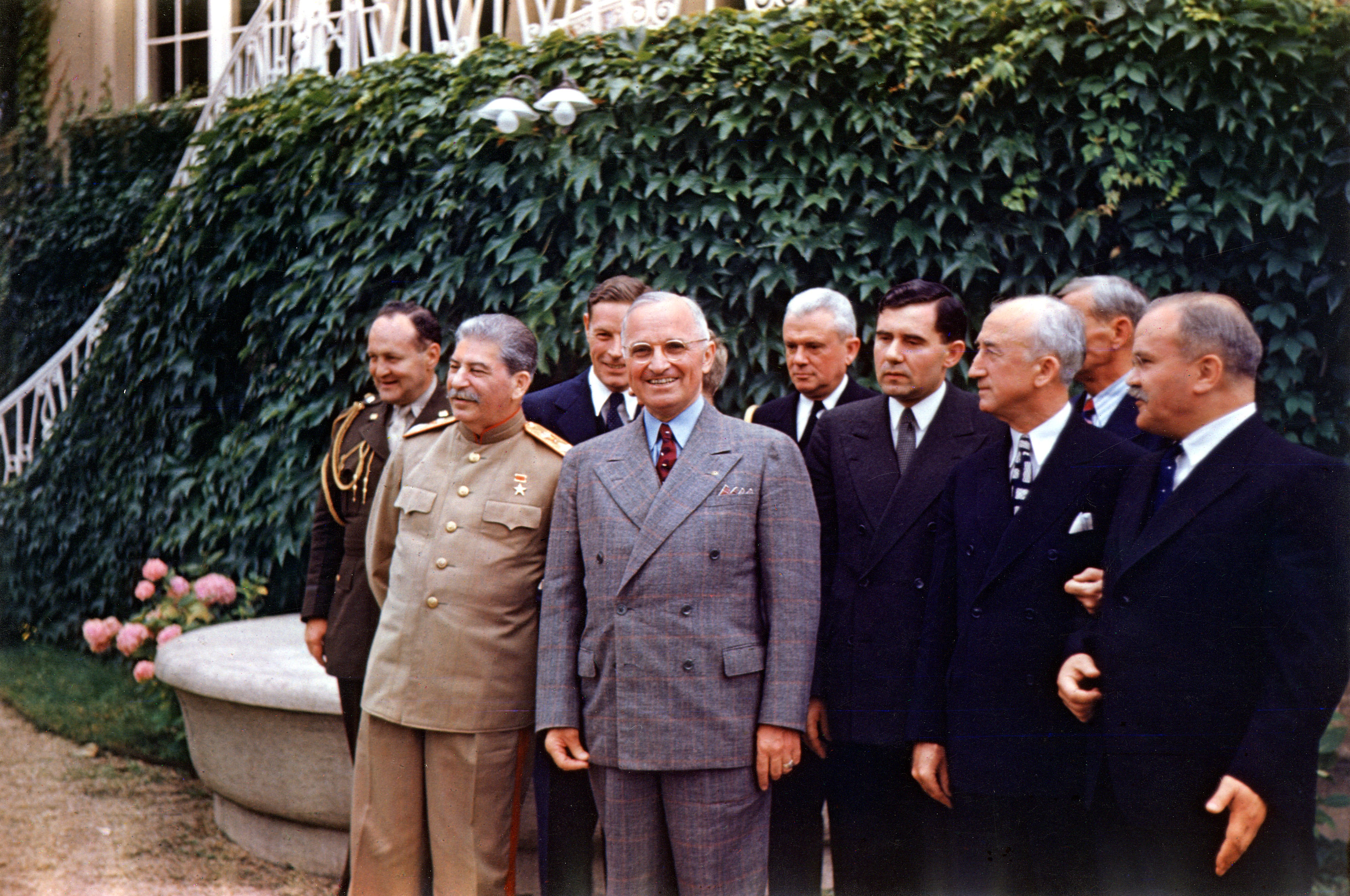 first row-Stalin,Truman,Gromyko,James F. Byrnes&Molotov.jpg