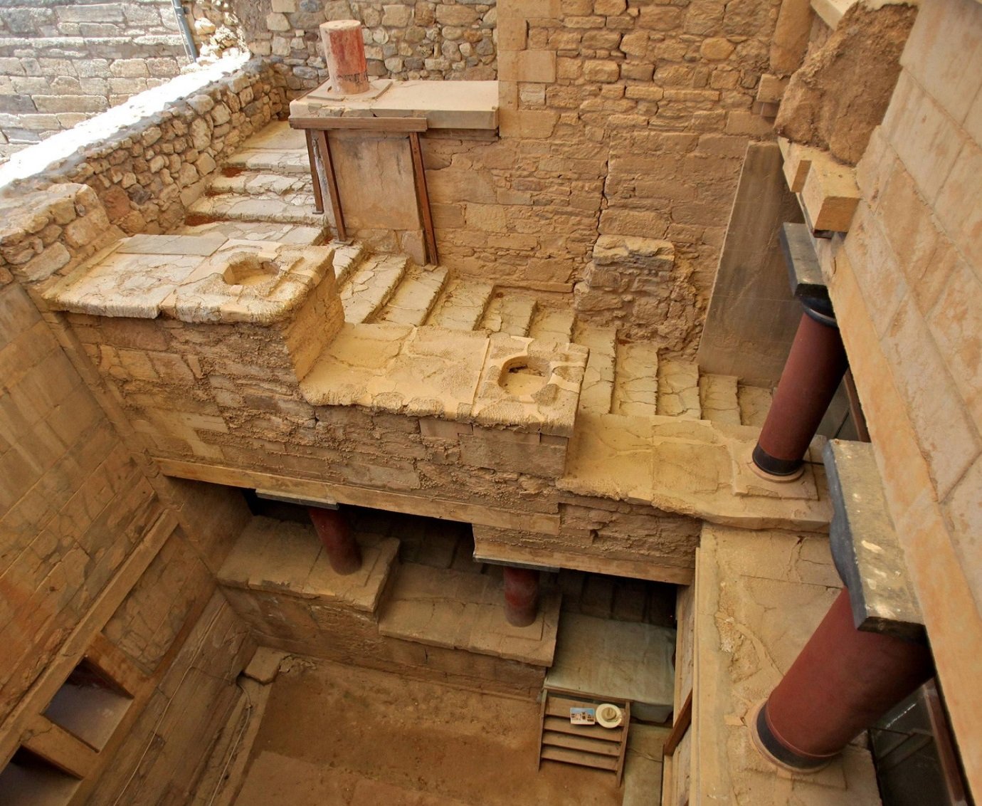 4000 years knossos ,Grand Staircase in the oldest palace in Europe, dating back from Minoan Crete.jpg