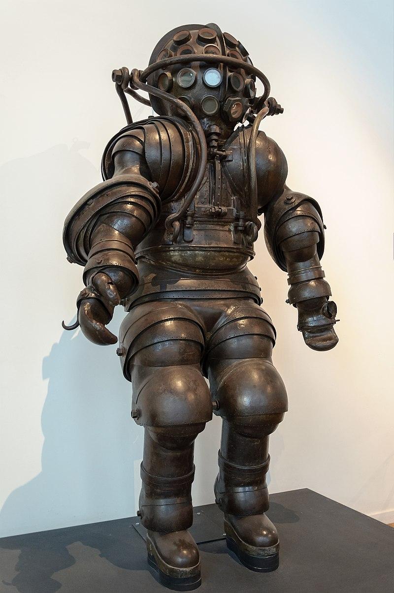 Atmospheric diving suit (1882), Musée national de la Marine de Paris, Paris.png