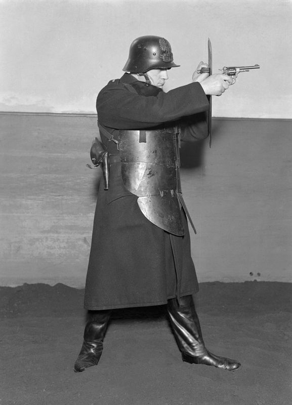 Polish police officer - 1934.jpg