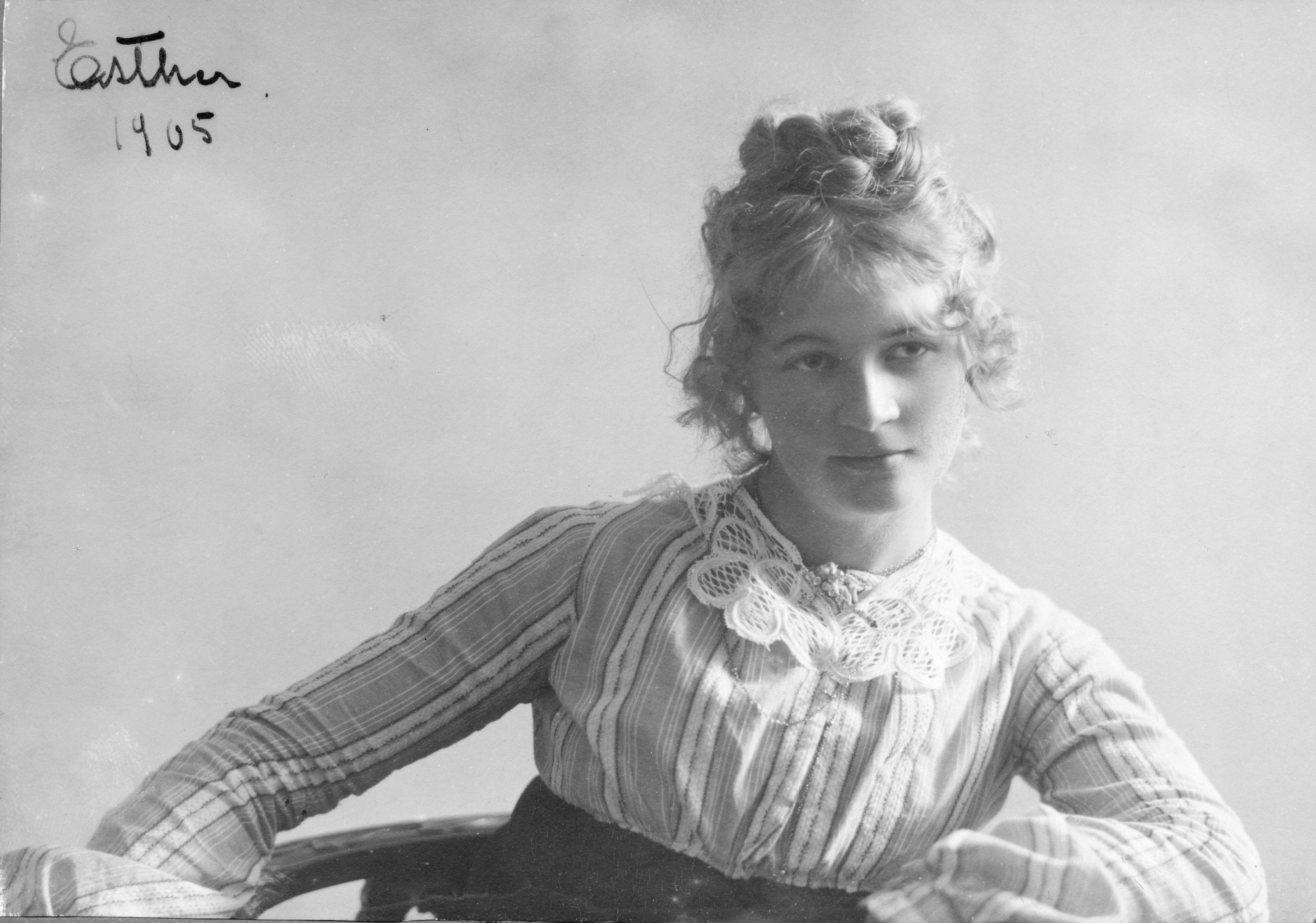 Esther from Sweden in 1905.jpg