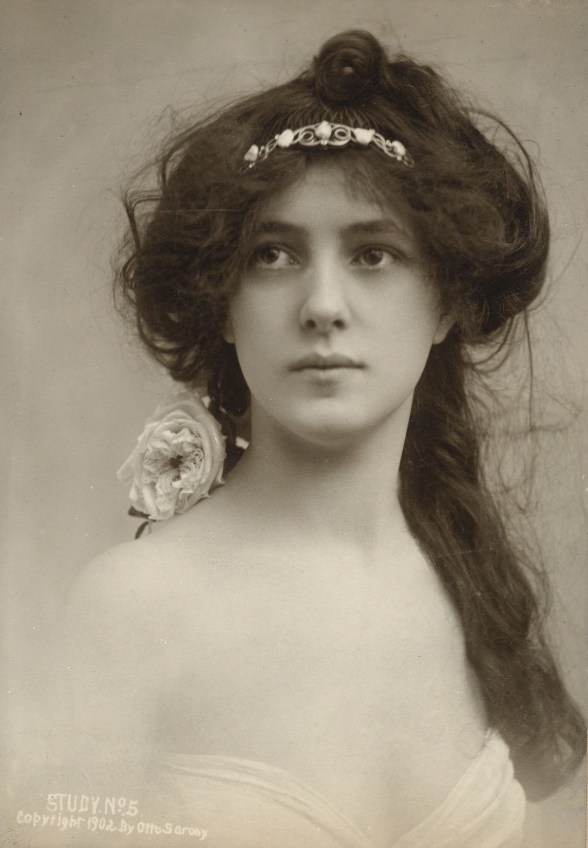 Evelyn Nesbit was an American artists' model, chorus girl, and actress. 1902.jpg