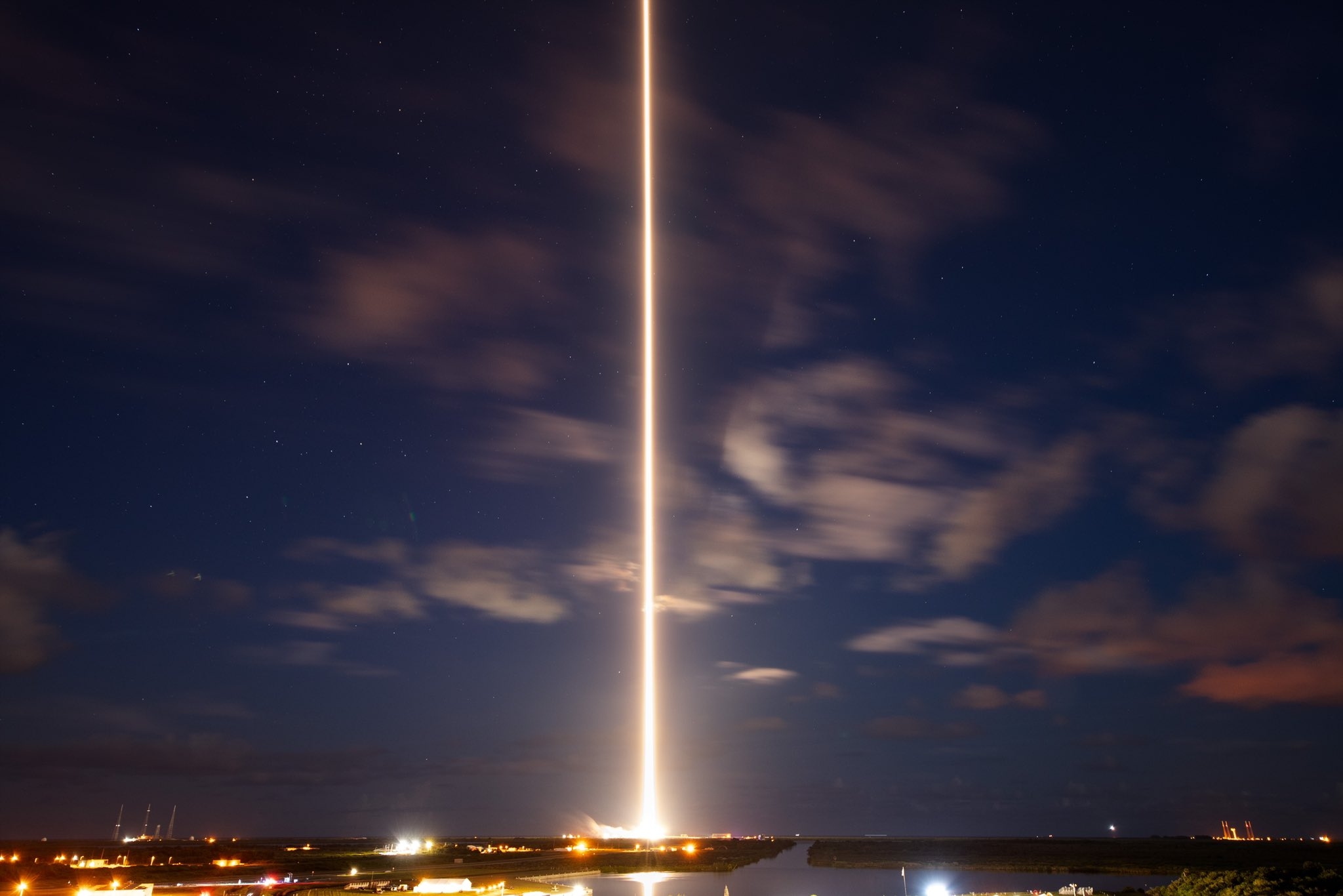 liftoff of the SpaceX Inspiration4x mission.jpg