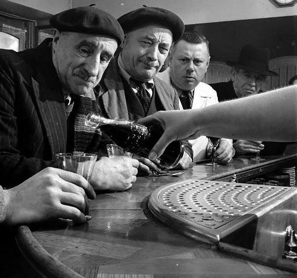 Coca-Cola comes to France, 1950.jpg