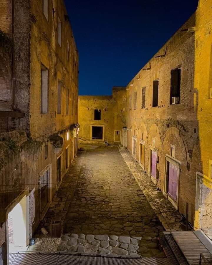 The Via Biberatica is a market street in Rome currently used for storage. It was actually built during the reign of Emperor Trajan in AD113.jpg