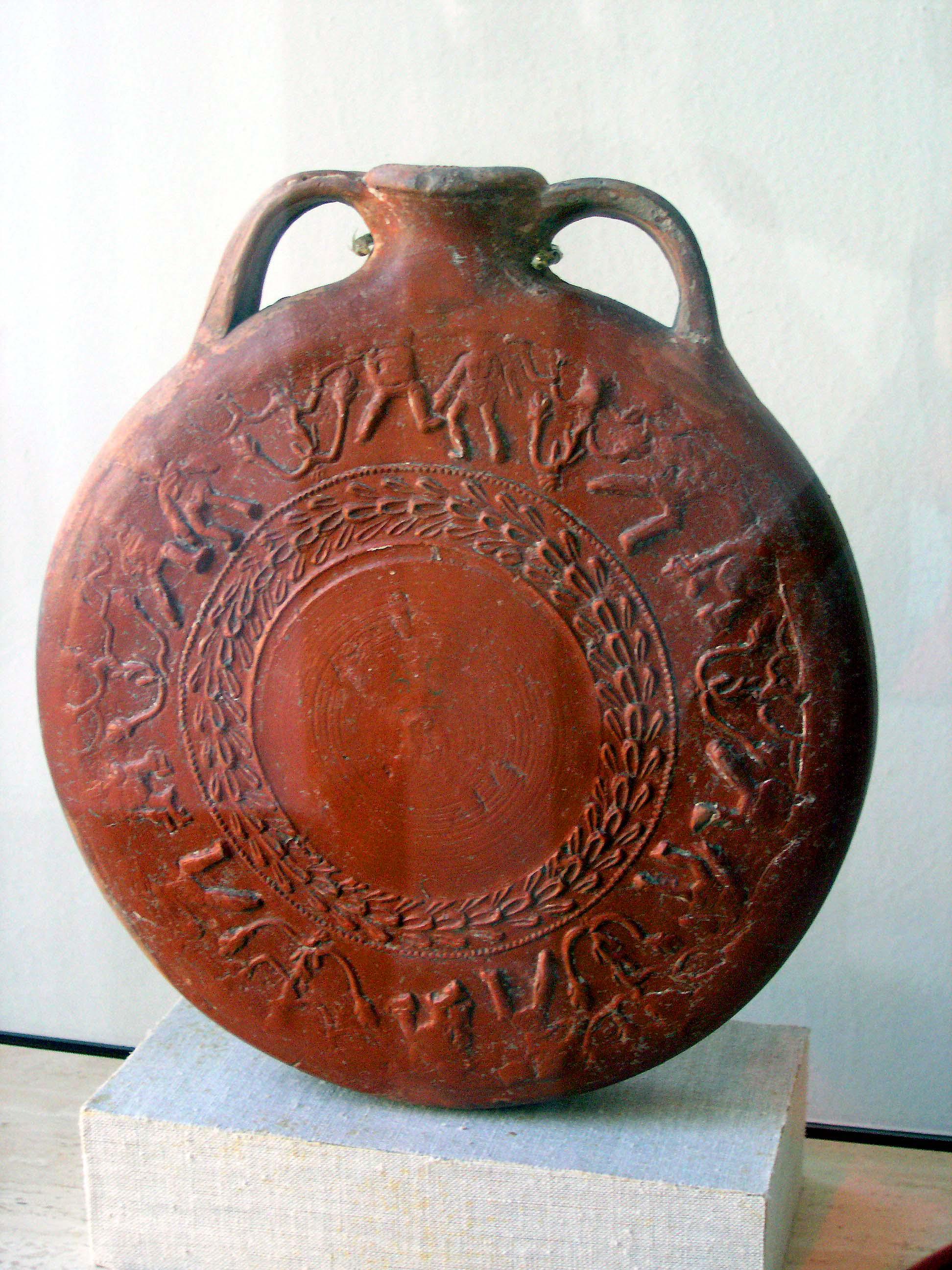 Gallic sealed terra flask, I-III AD. Pergamon Museum, Berlin.jpg