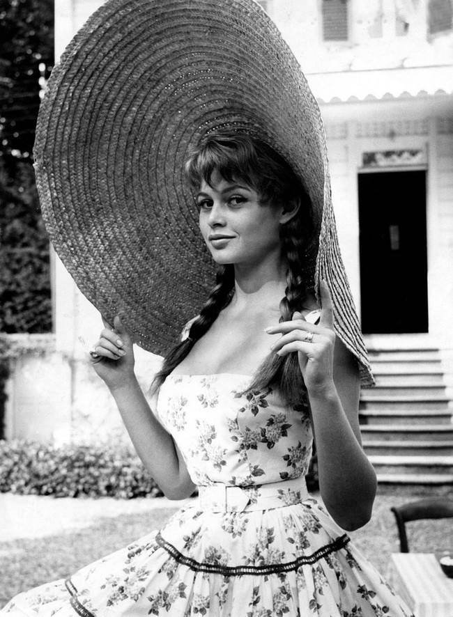 Brigitte Bardot, 1950.png