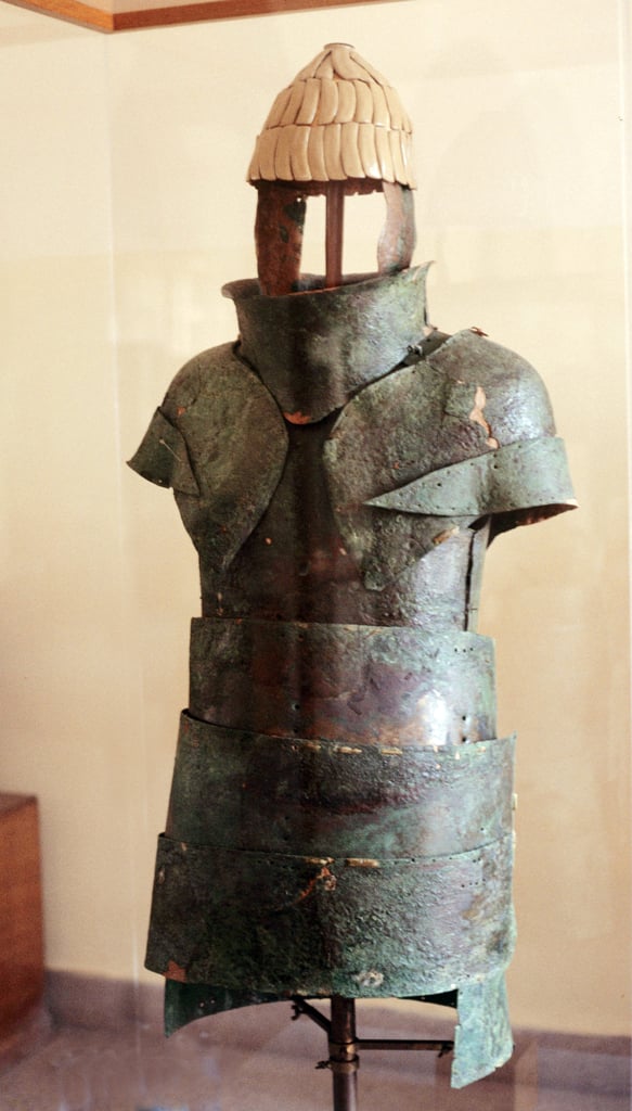 Mycenean Greek Cuirass and Boar's Tusk Helmet. 1600 to 1100 BC.jpg