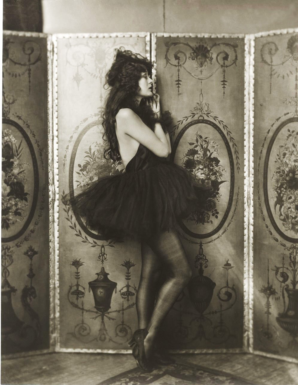 Silent movie star, Dolores Costello (1928) Drew Barrymore's grandmother.png