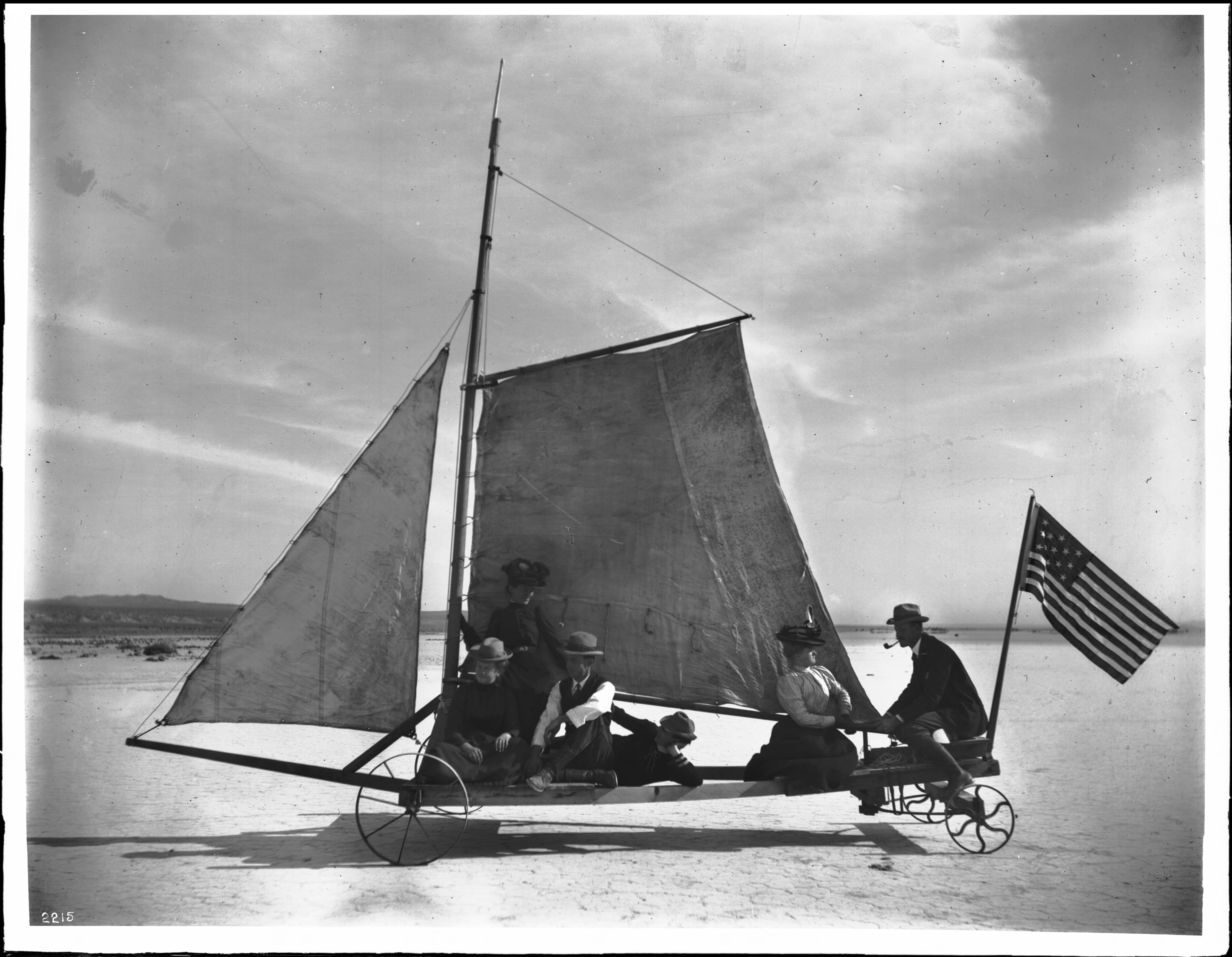 The Desert Queen sailing over the Rosamond Dry Lake in California (1905).jpg