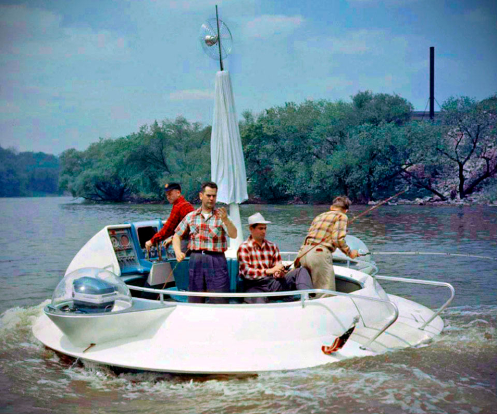 The Flying Saucer Fishing Boat made by Evinrude and designed by Brooke Stevens. 1957.png