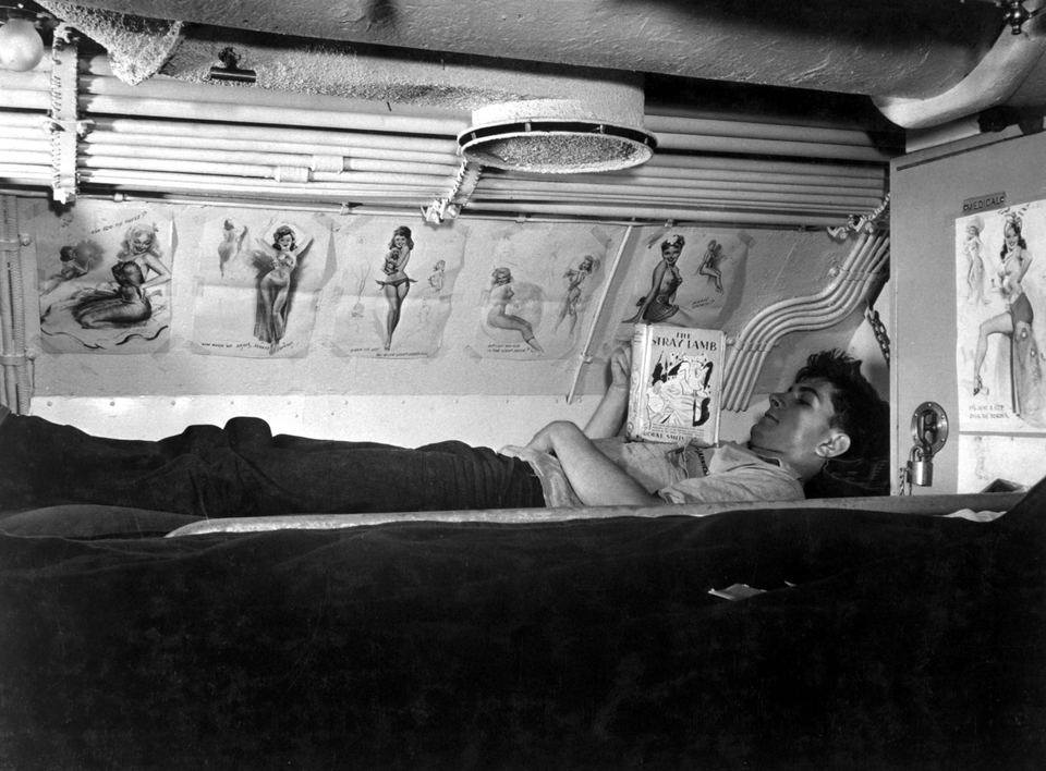 1943 during WWII. There were no internet and no smartphone back then, so this American sailor of the USS Capelin reads a book.png