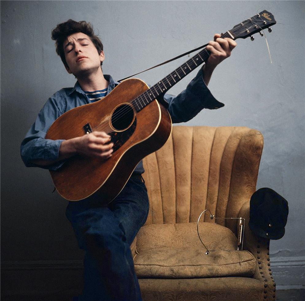 Bob Dylan in an early photo shoot in New York City, 1963.jpg