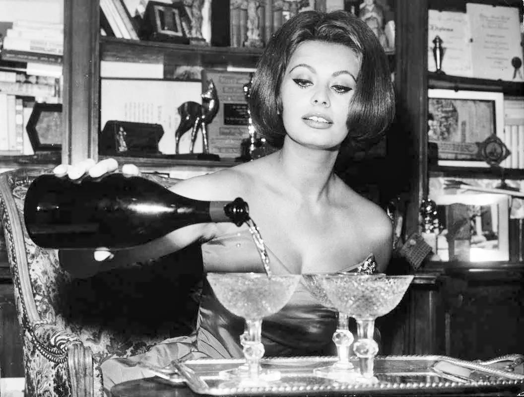 Sophia Loren New Year’s Eve 1963.jpg
