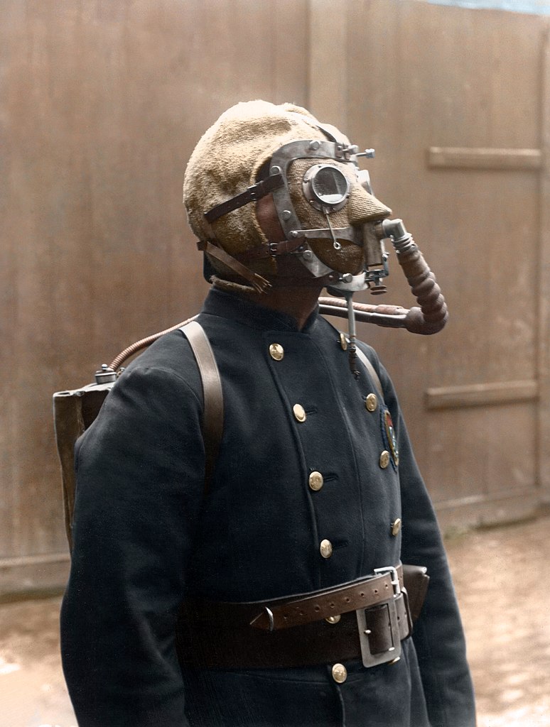 London Fire Brigade fireman wearing a smoke helmet, 1908.jpg