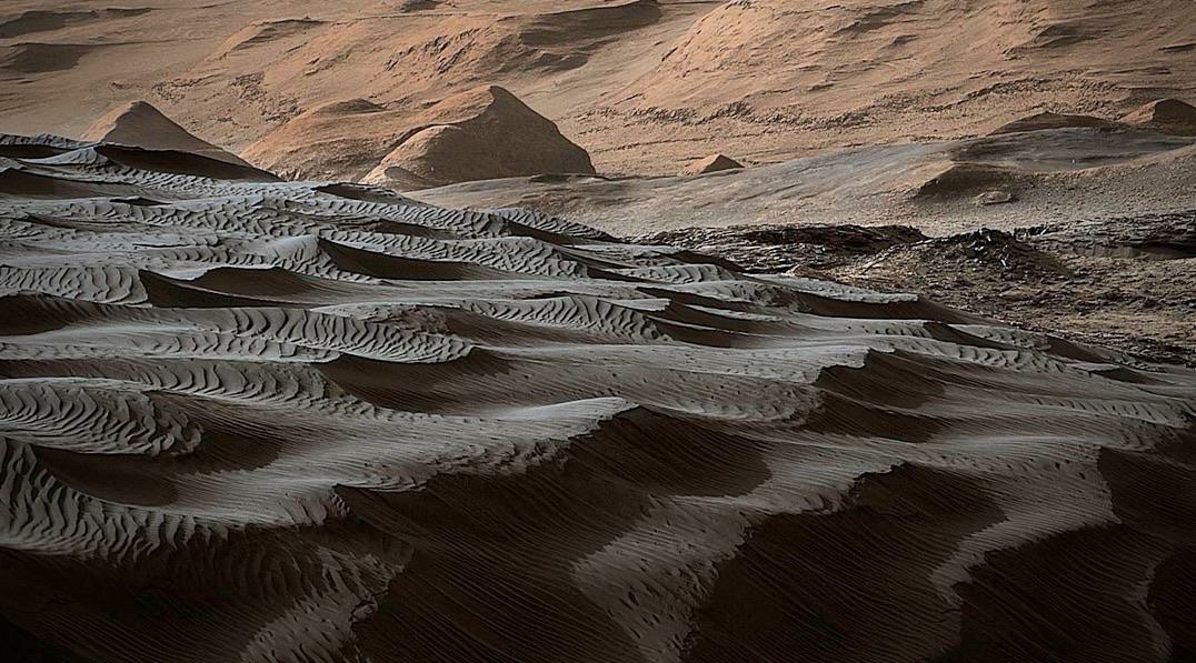 Bagnold dunes of Mars, captured by Curiosity rover.jpg