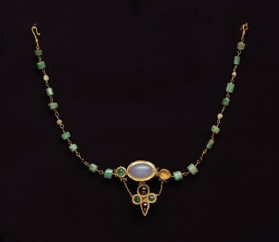Greek Pendant Necklace, late 2nd century BCE.jpg