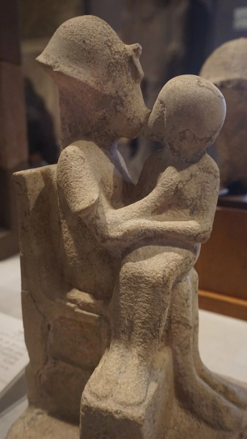 Unfinished statue - King Akhenaten kisses his daughter, Egyptian Museum, Cairo. Akhenaten's reign, 1353–1336 BC . 18th Dynasty, Ancient Egypt.jpg