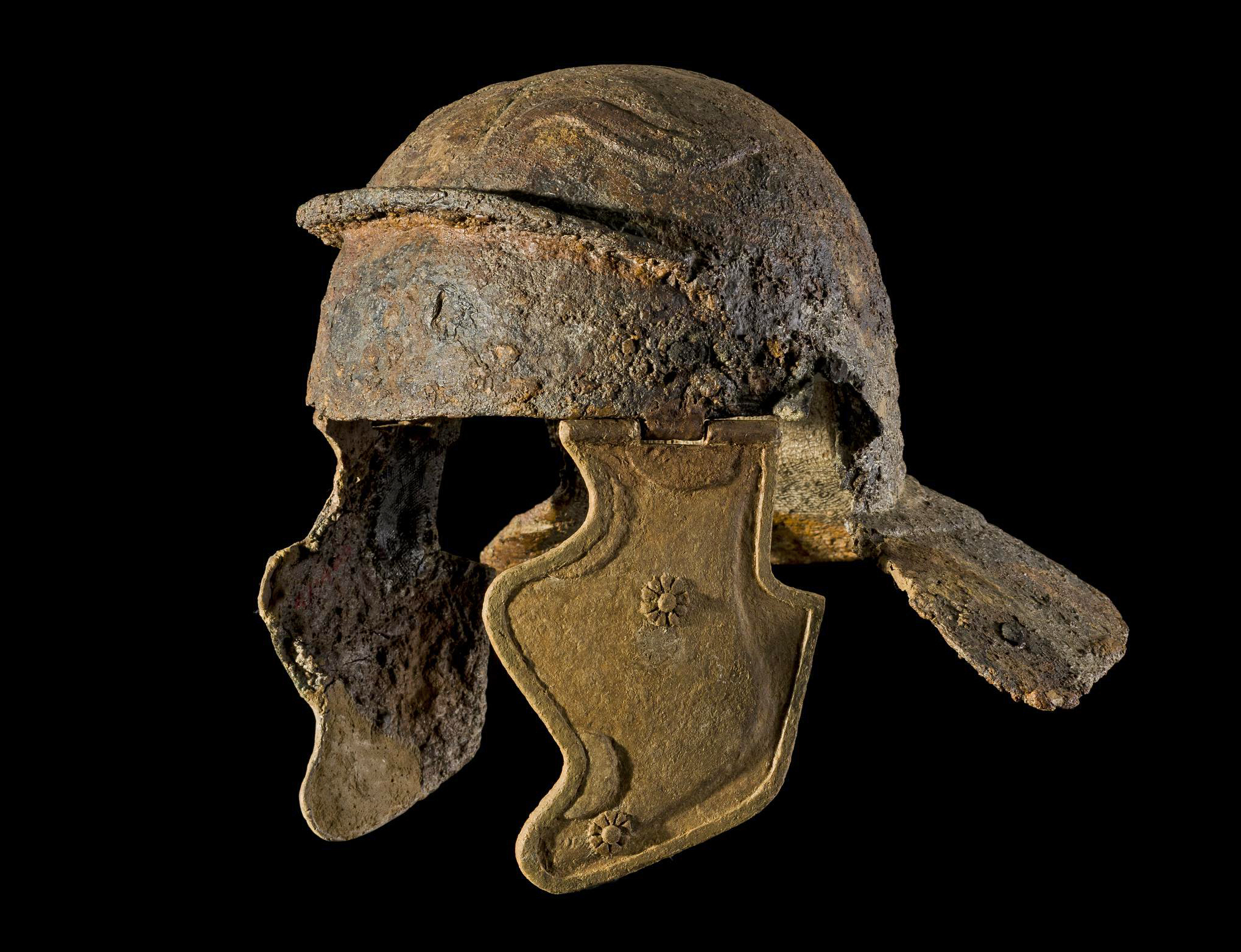 Roman legionary helmet from the early 1st century AD, from Brigetio, Hungary.jpg