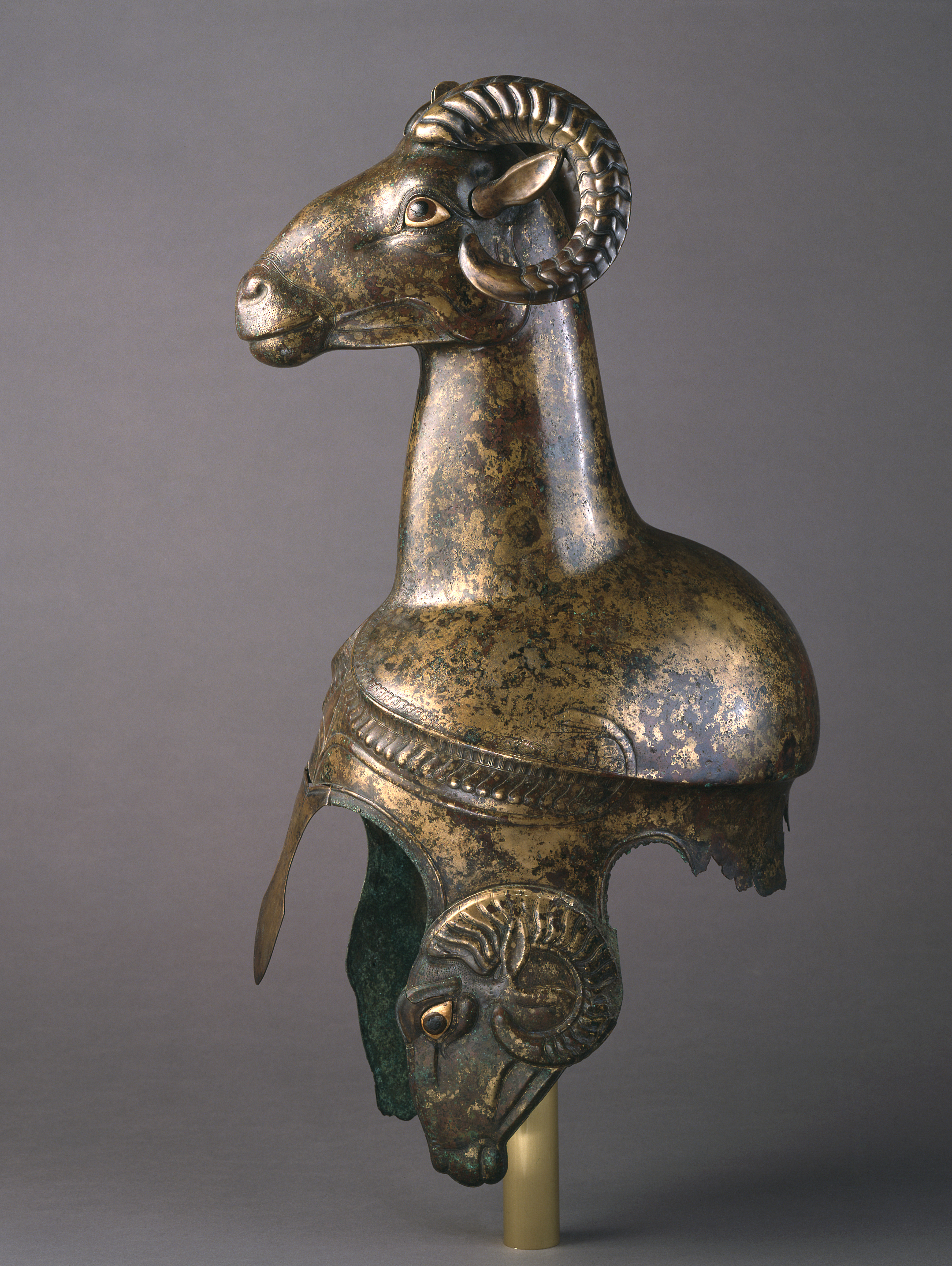 Helmet, Greek, South Italian. 525–500 BC.jpg