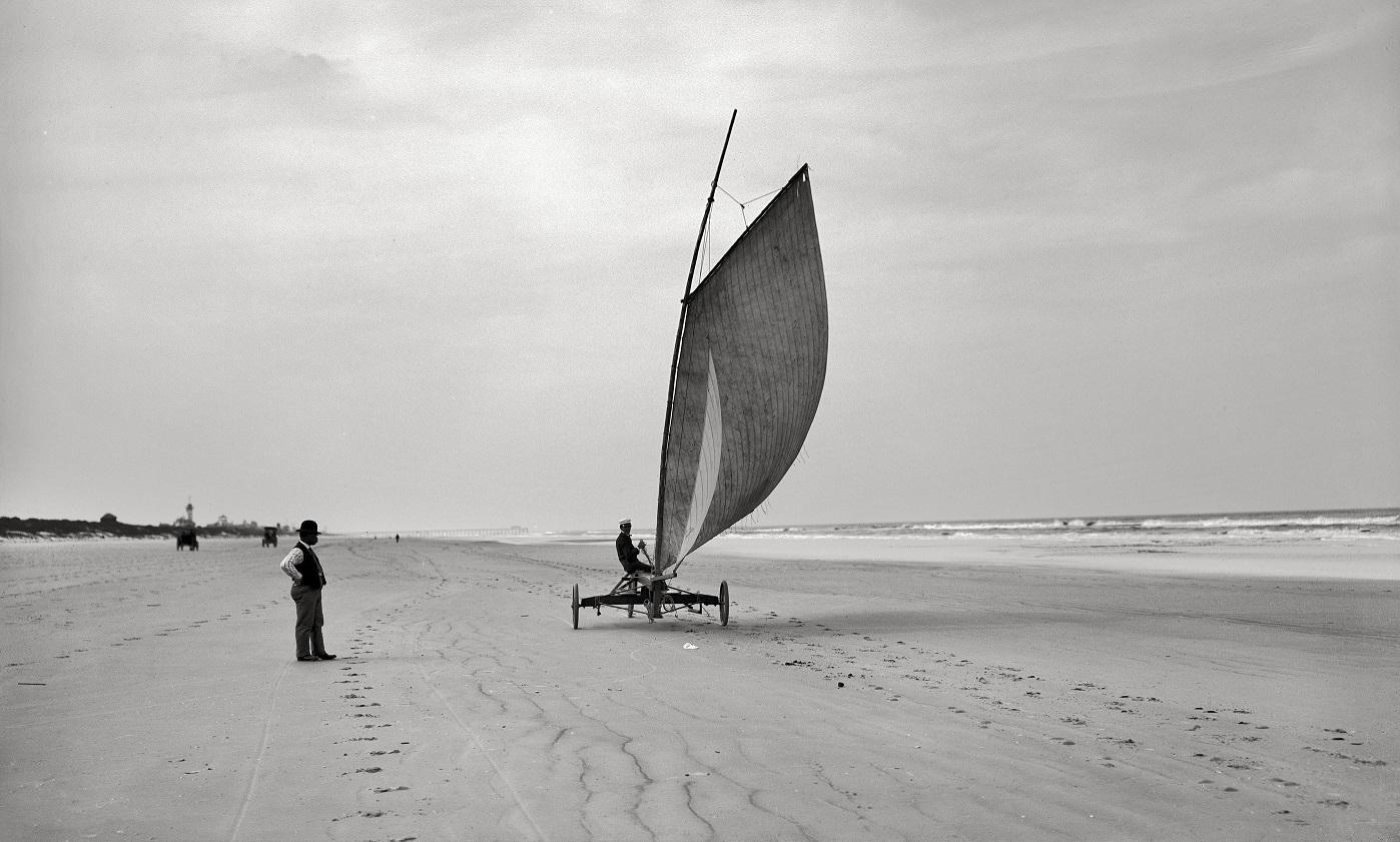 Sailing on the beach, 1905.jpg