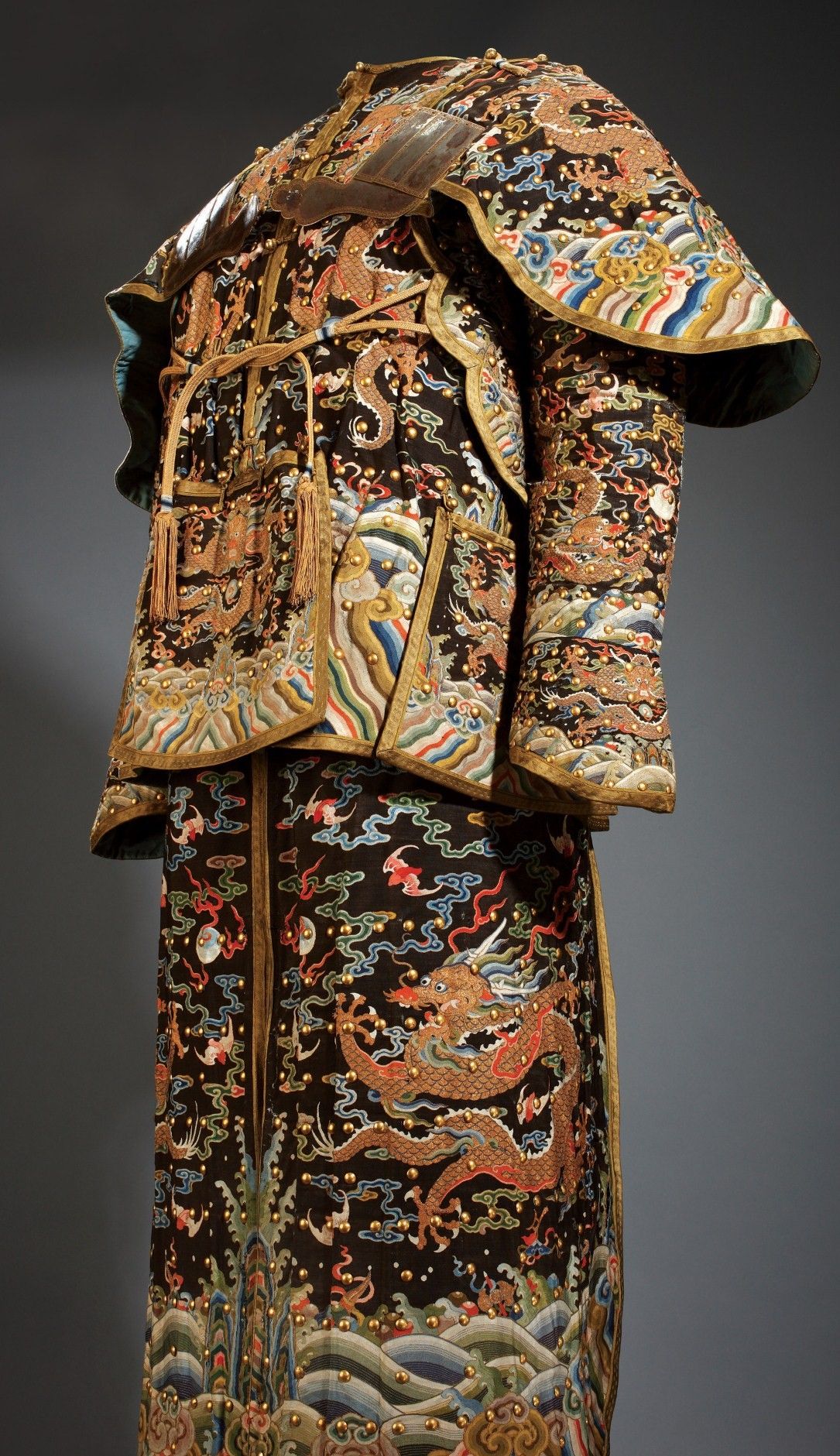 A kesi imperial suit of parade armour. China, Qing Dynasty, Qianlong period (1736-1795).jpg