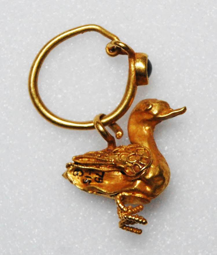 Gold looped ear-ring with a gold duck with filigree feathers. This was excavated from a tomb in Tartus, Syria, and has been dated to the 2nd or 3rd century AD. From the British Museum.jpg